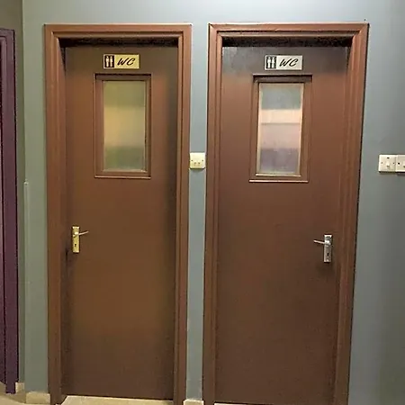 Hostel Past Or Tail
