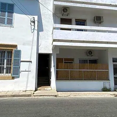 Past Or Tail Hostel *