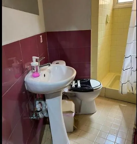 Past Or Tail Hostal Lárnaca